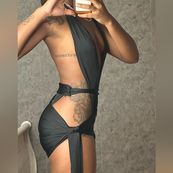 Shane Justin Black deep v Dress - Picture 3 of 4